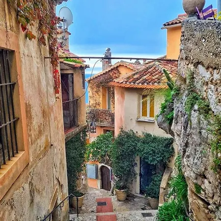 Holiday home Maison De 6 Pieces Au Coeur Du Village D'eze *