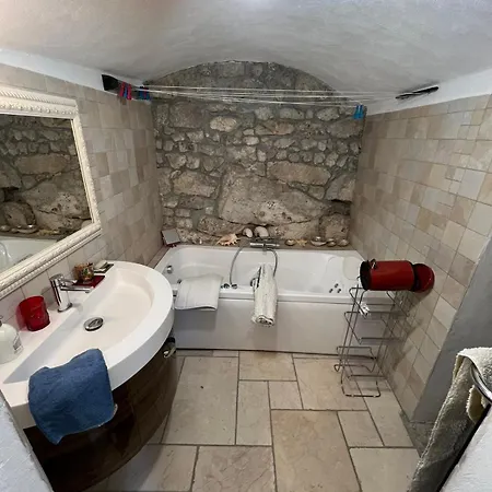 Maison De 6 Pieces Au Coeur Du Village D'eze *