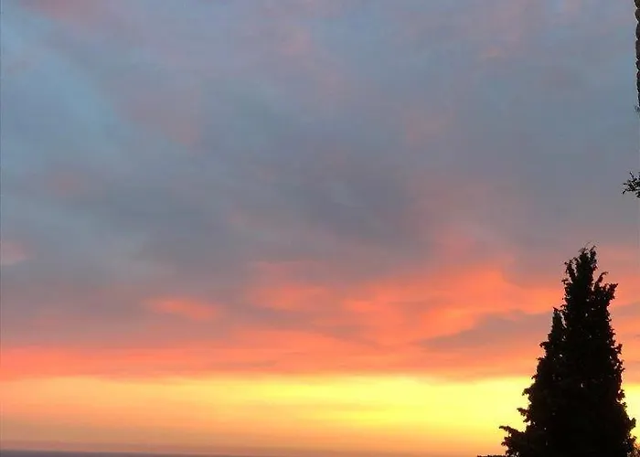 Maison De 6 Pieces Au Coeur Du Village D'eze * إز