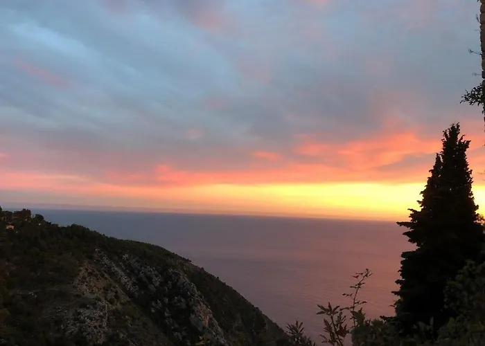 Maison De 6 Pieces Au Coeur Du Village D'eze * إز