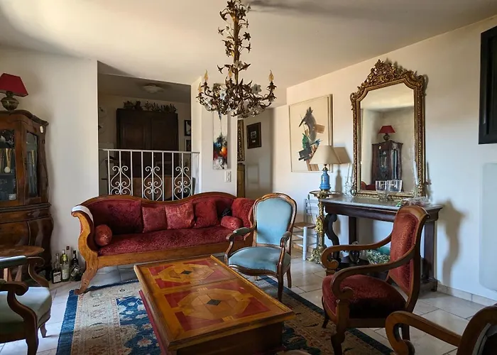 Maison De 6 Pieces Au Coeur Du Village D'eze בית נופש אזה