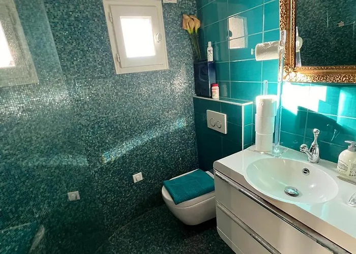 Maison De 6 Pieces Au Coeur Du Village D'eze *