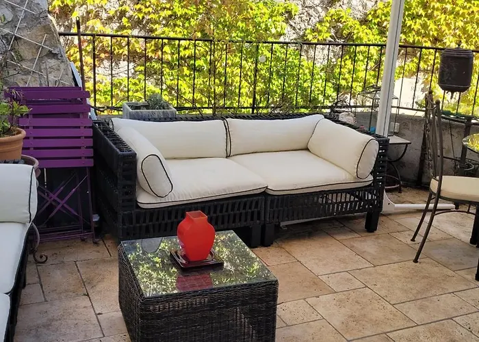 Maison De 6 Pieces Au Coeur Du Village D'eze بيت للعطل