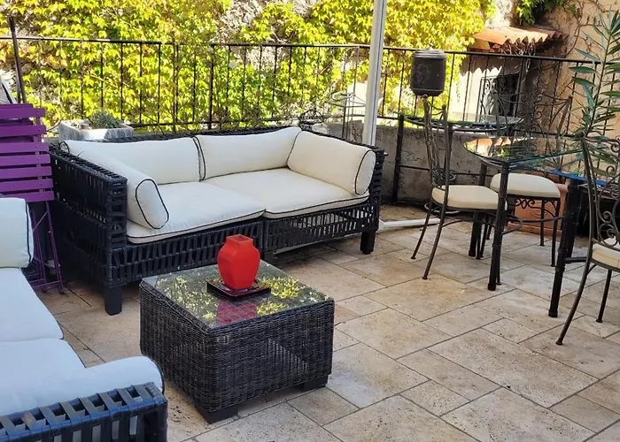 Maison De 6 Pieces Au Coeur Du Village D'eze بيت للعطل