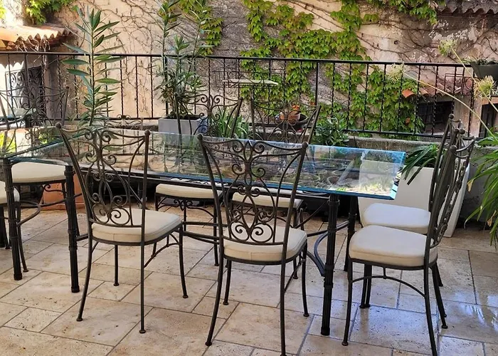 بيت للعطل Maison De 6 Pieces Au Coeur Du Village D'eze