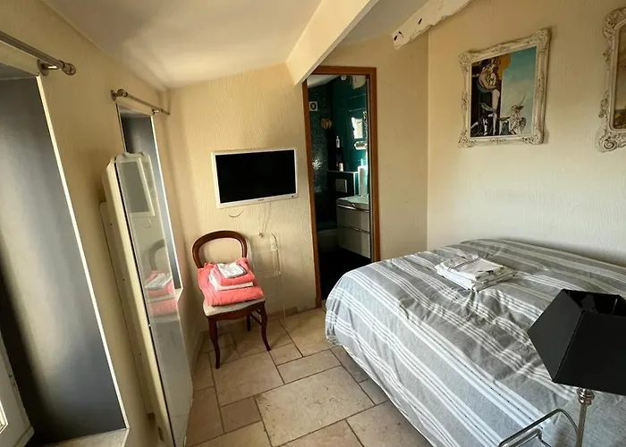Maison De 6 Pieces Au Coeur Du Village D'eze إز