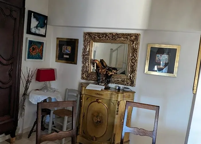Maison De 6 Pieces Au Coeur Du Village D'eze بيت للعطل إز
